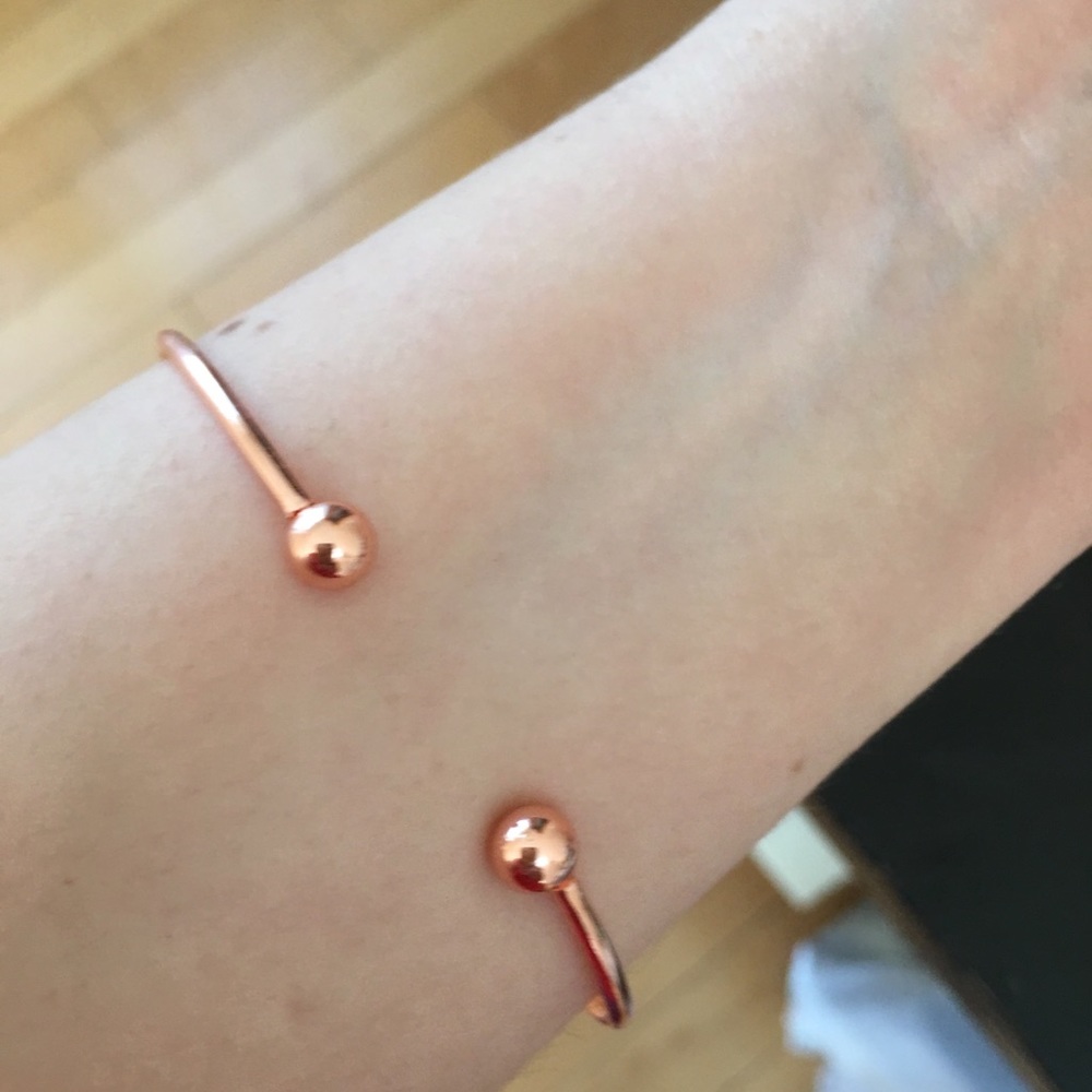 Hot ROSE GOLD love knot bracelet. Stack’m up - Picture 4 of 4